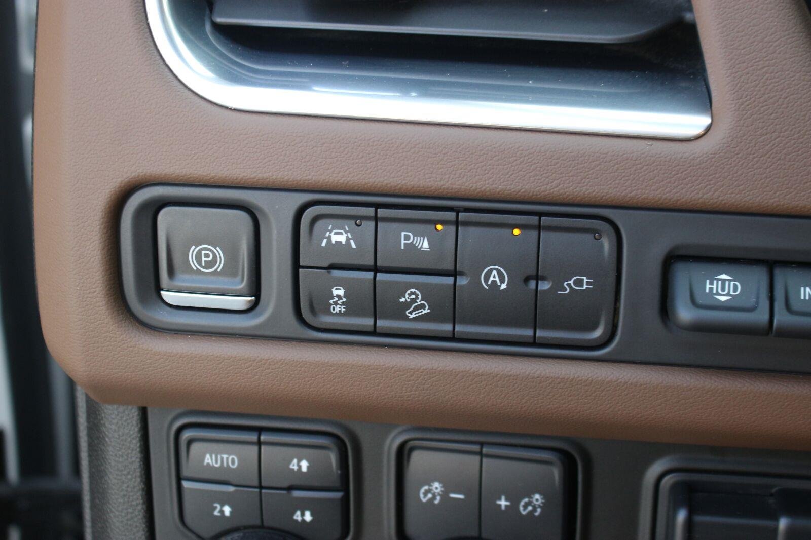Used 2021 IRIDESCENT PEARL TRICOAT Chevrolet High Country image 30