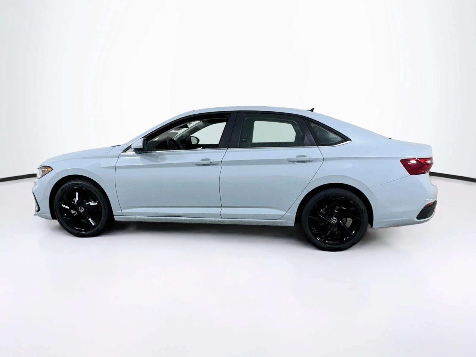 New 2027 GRAY Volkswagen SE image 3