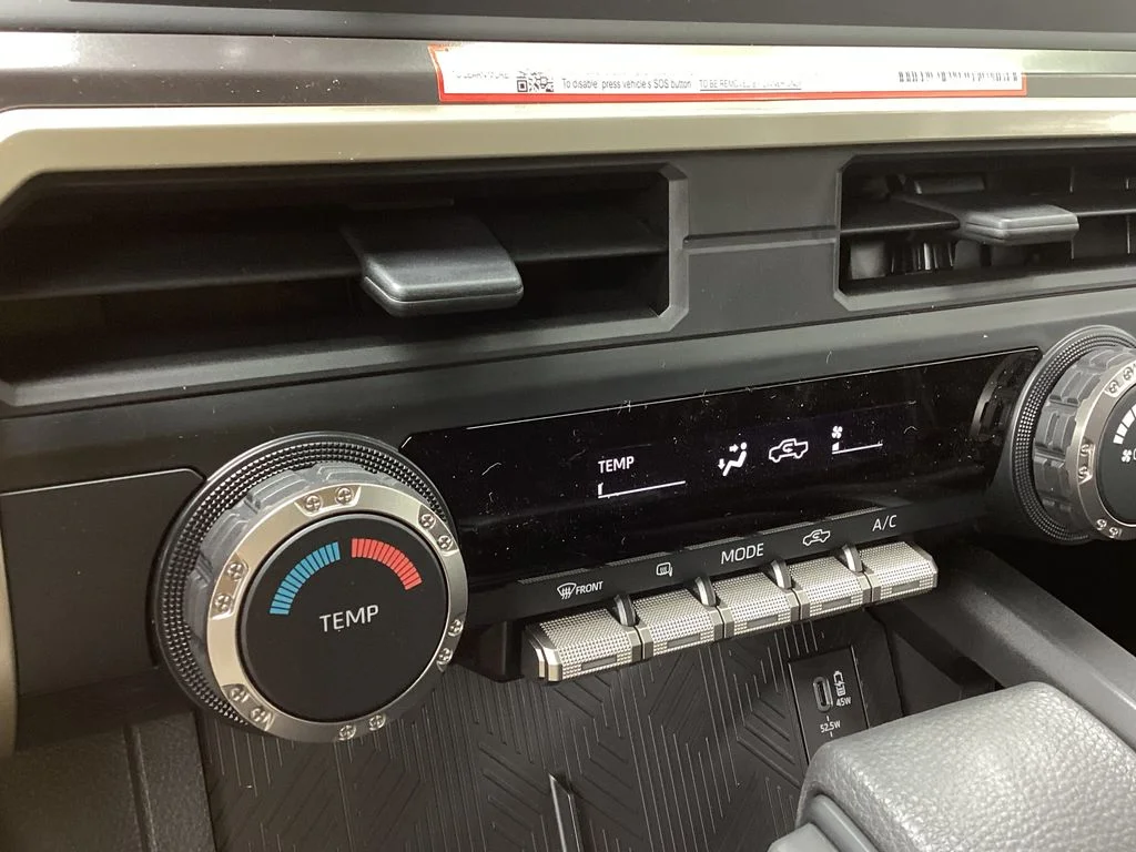 2025 Toyota Tacoma SR5 - Photo 18