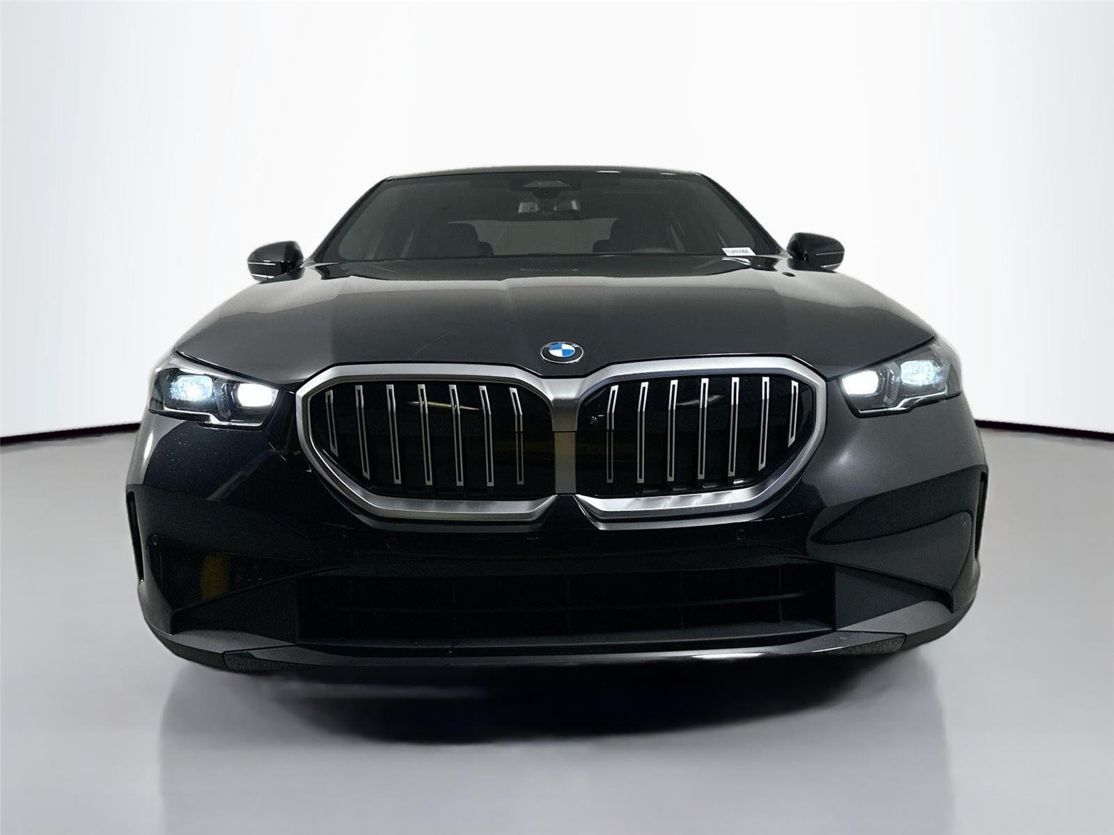 New 2026 Black Sapphire Metallic BMW 530i xDrive image 2
