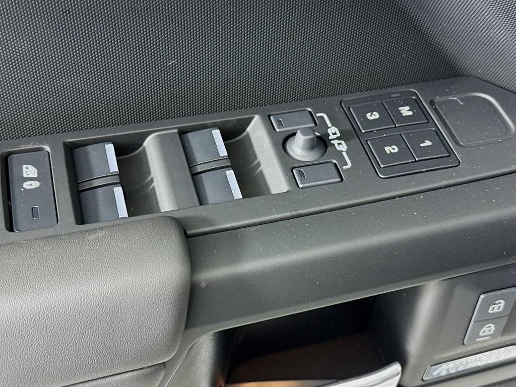 New 2026 Fuji White Land Rover X-Dynamic SE image 19