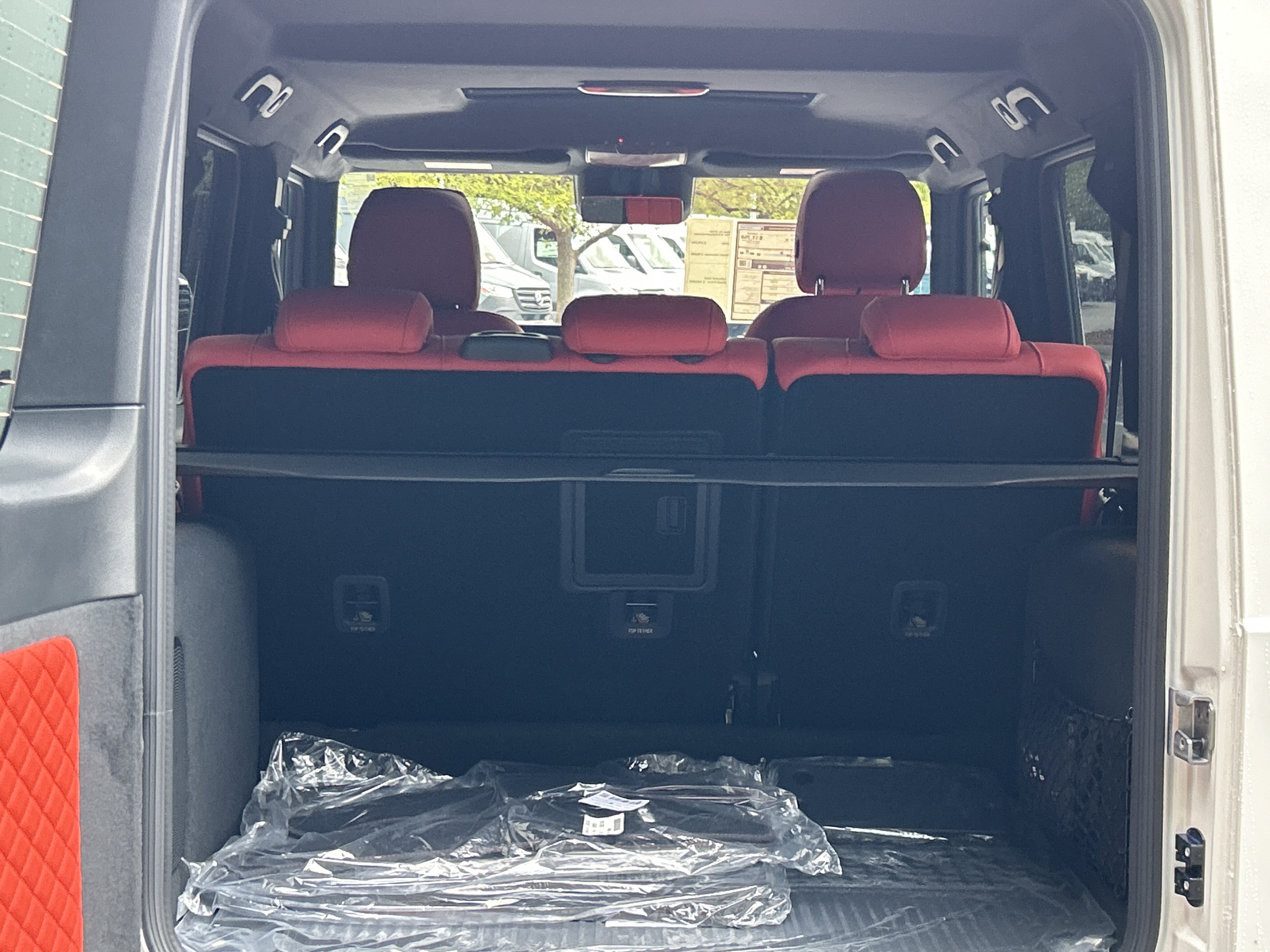 New 2027 MANUFAKTUR Moonlight White Metallic Mercedes-Benz AMG® G 63 SUV image 9