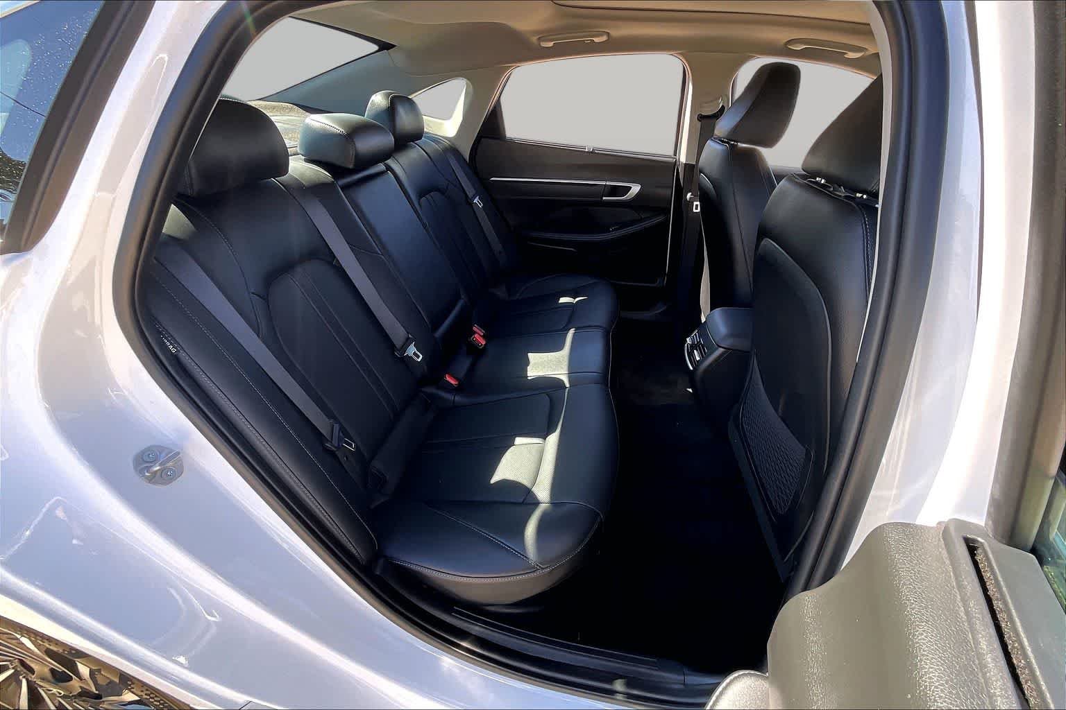 Used 2025 Serenity White Hyundai Limited image 18