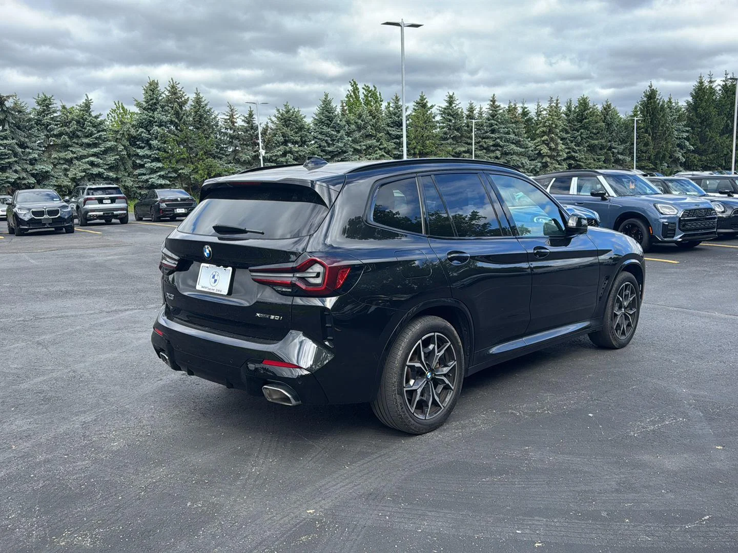 Used 2023 Black Sapphire Metallic BMW xDrive30i image 3