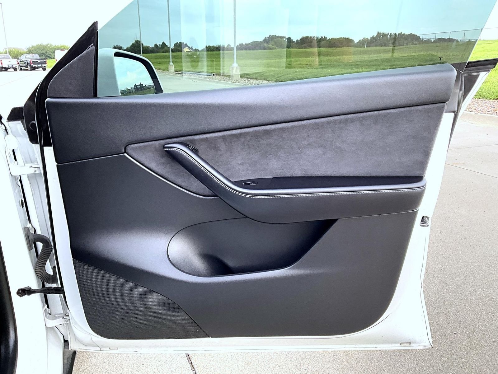 Used 2021 White Tesla Long Range image 18
