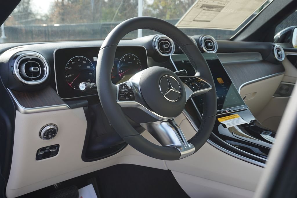 Used 2026 Black Mercedes-Benz GLC 300 image 10