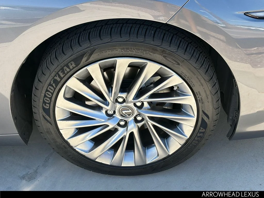 Used 2019 Gray Lexus 300h Luxury image 6