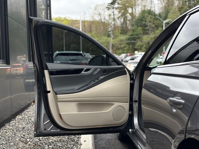Used 2021 Silver Genesis 2.5T image 11