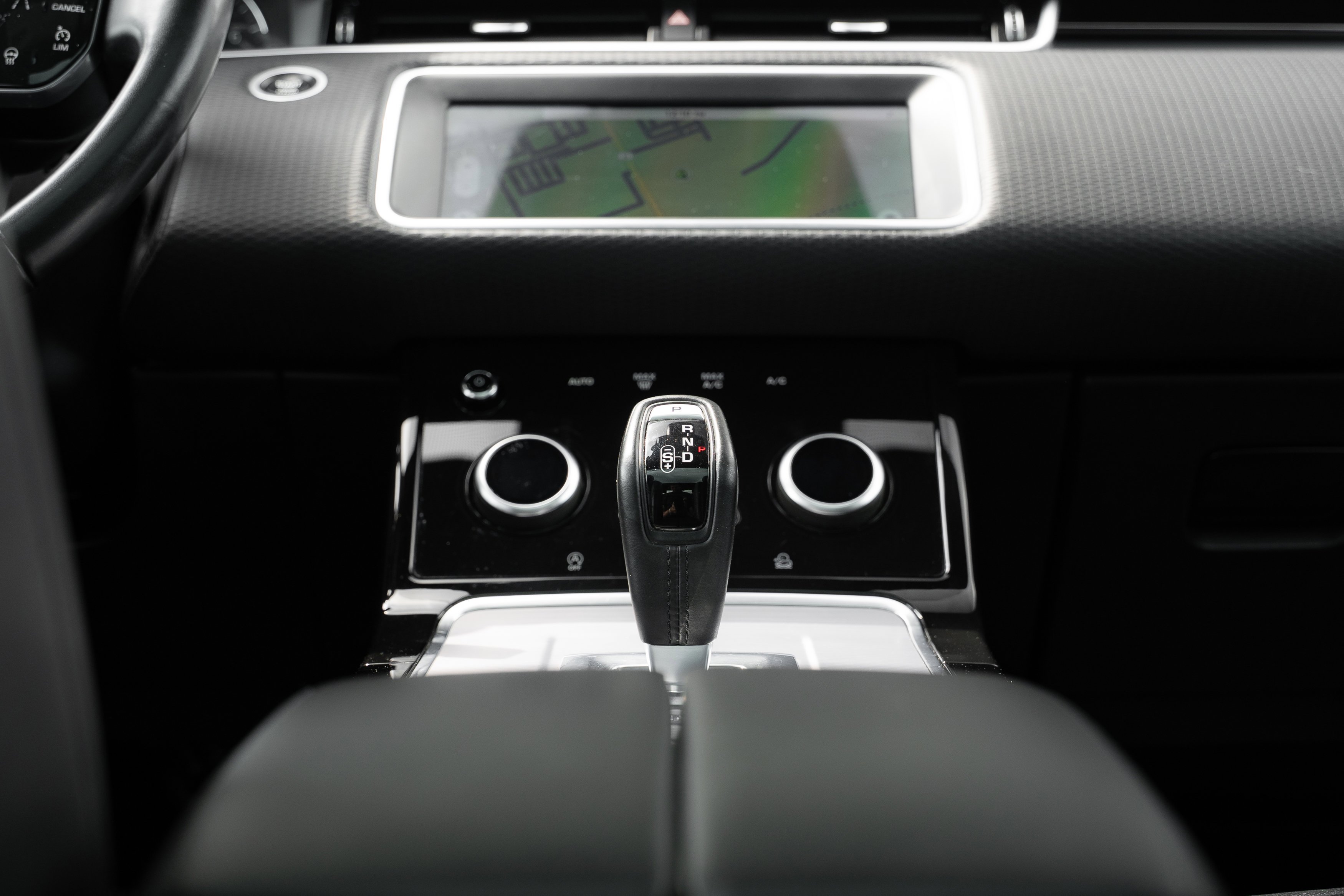 Used 2020 Santorini Black Metallic Land Rover S image 16