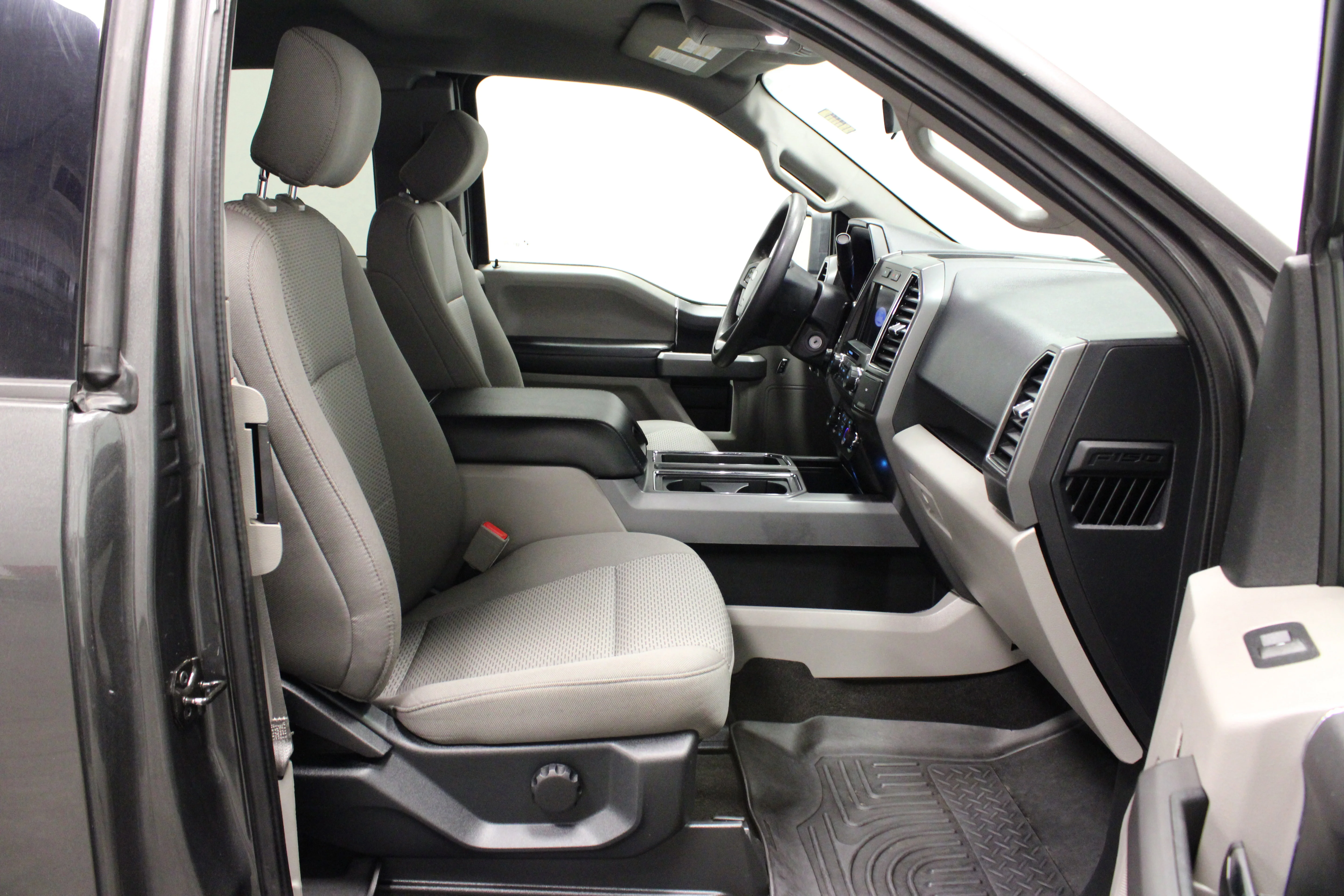 Used 2020 Magnetic Metallic Ford XLT image 16