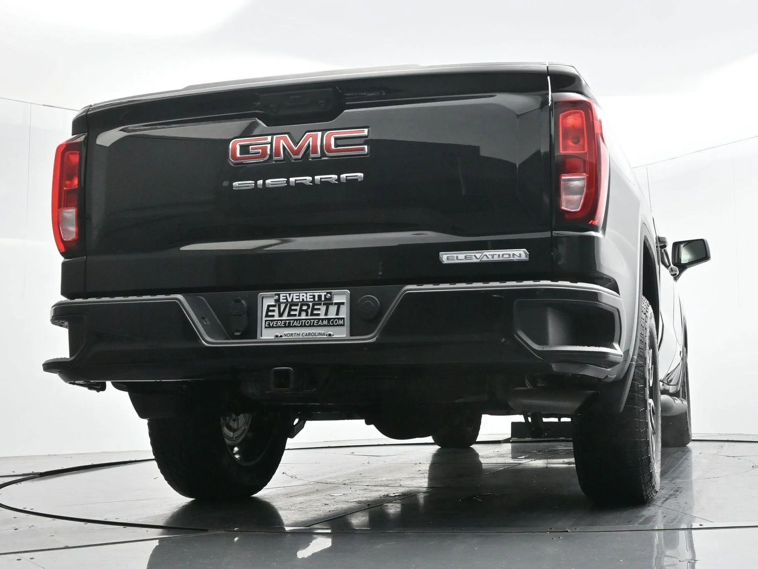 Used 2025 Onyx Black GMC Elevation image 47