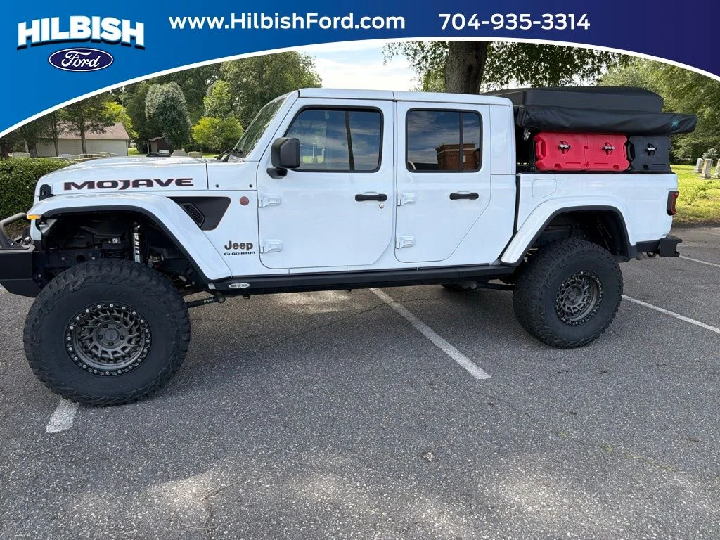 Used 2021 White Jeep Mojave image 1