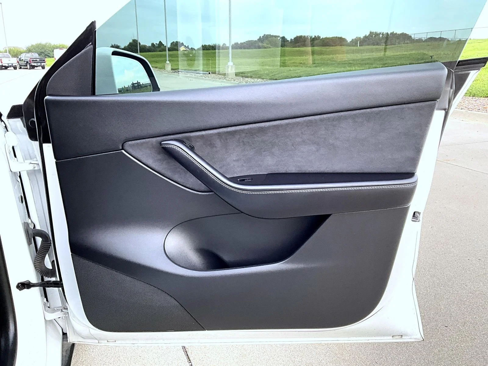 Used 2021 White Tesla Long Range image 18