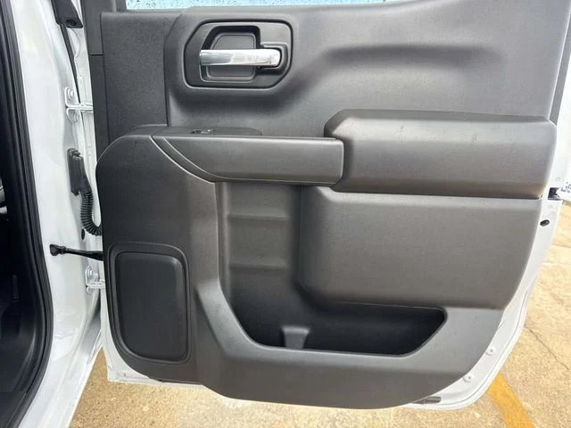Used 2025 White Chevrolet Custom Trail Boss image 21