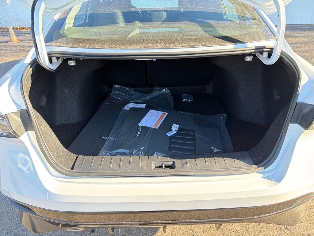 Used 2026 White Nissan SR image 29