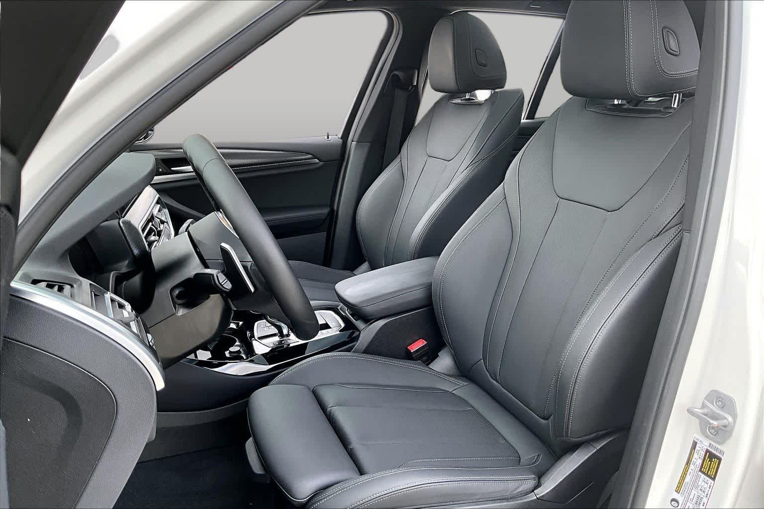Used 2024 Alpine White BMW sDrive30i image 7