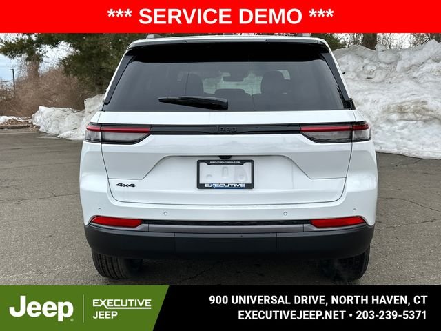 New 2026 Bright White Clear-Coat Exterior Paint Jeep Altitude image 3