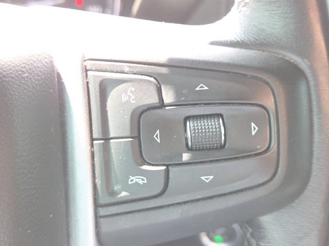 Used 2022 SUMMIT WHITE GMC Elevation image 26