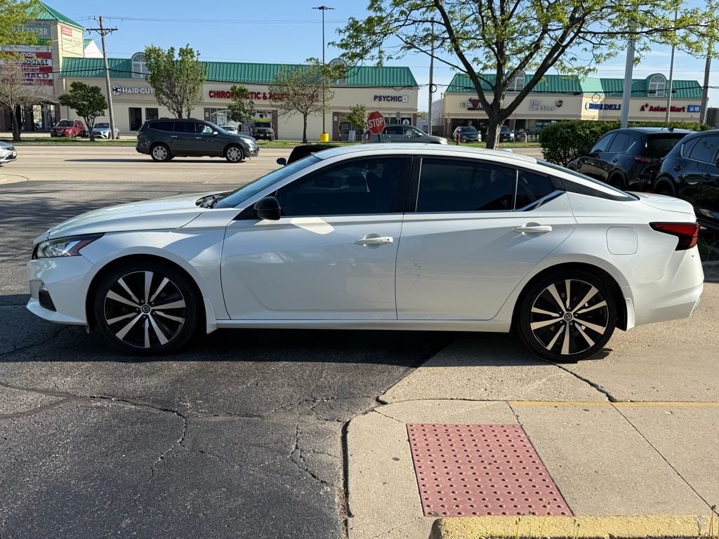 Used 2019 White Nissan 2.5 SR image 4