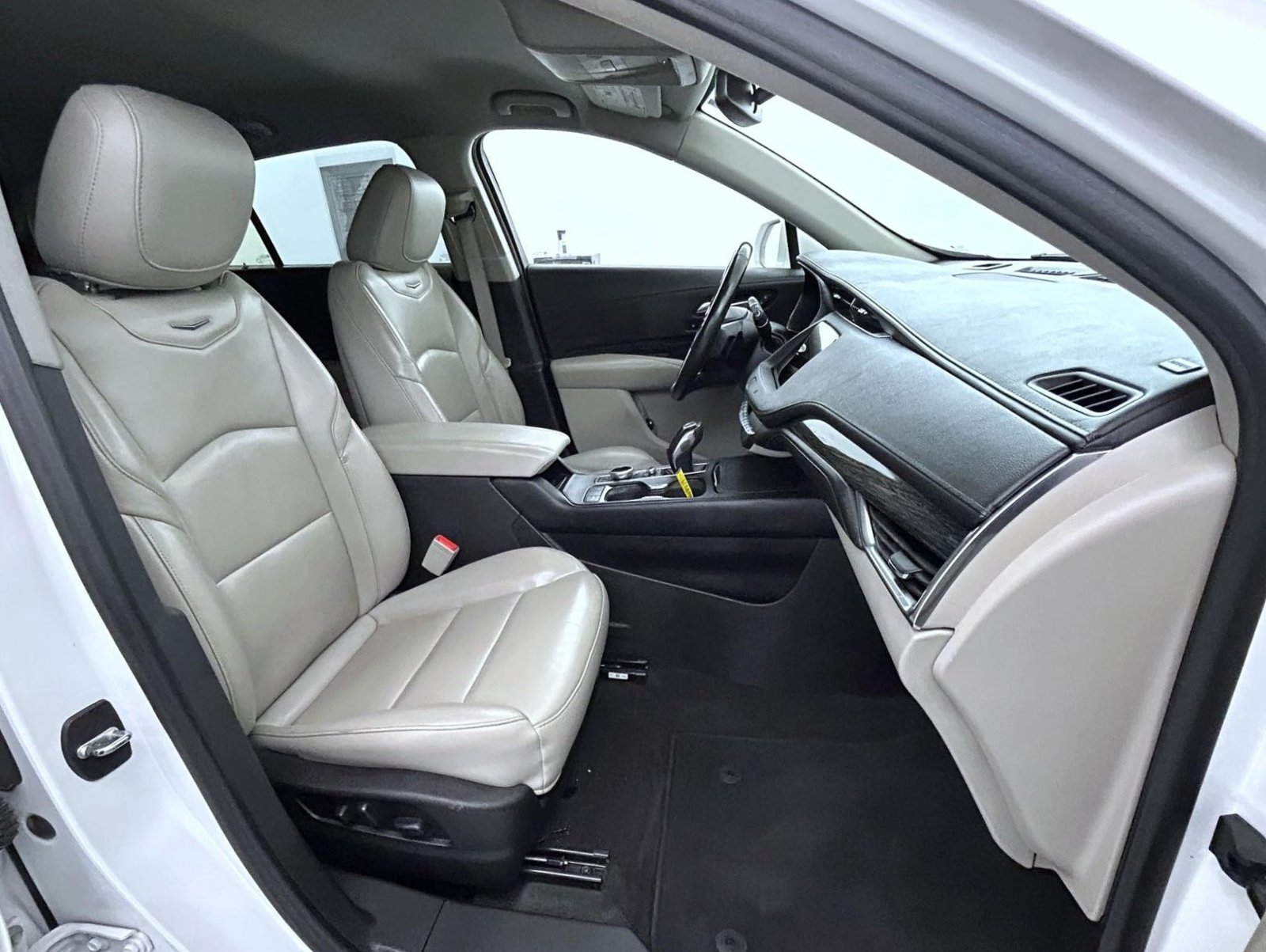 Used 2019 White Cadillac Premium Luxury image 26