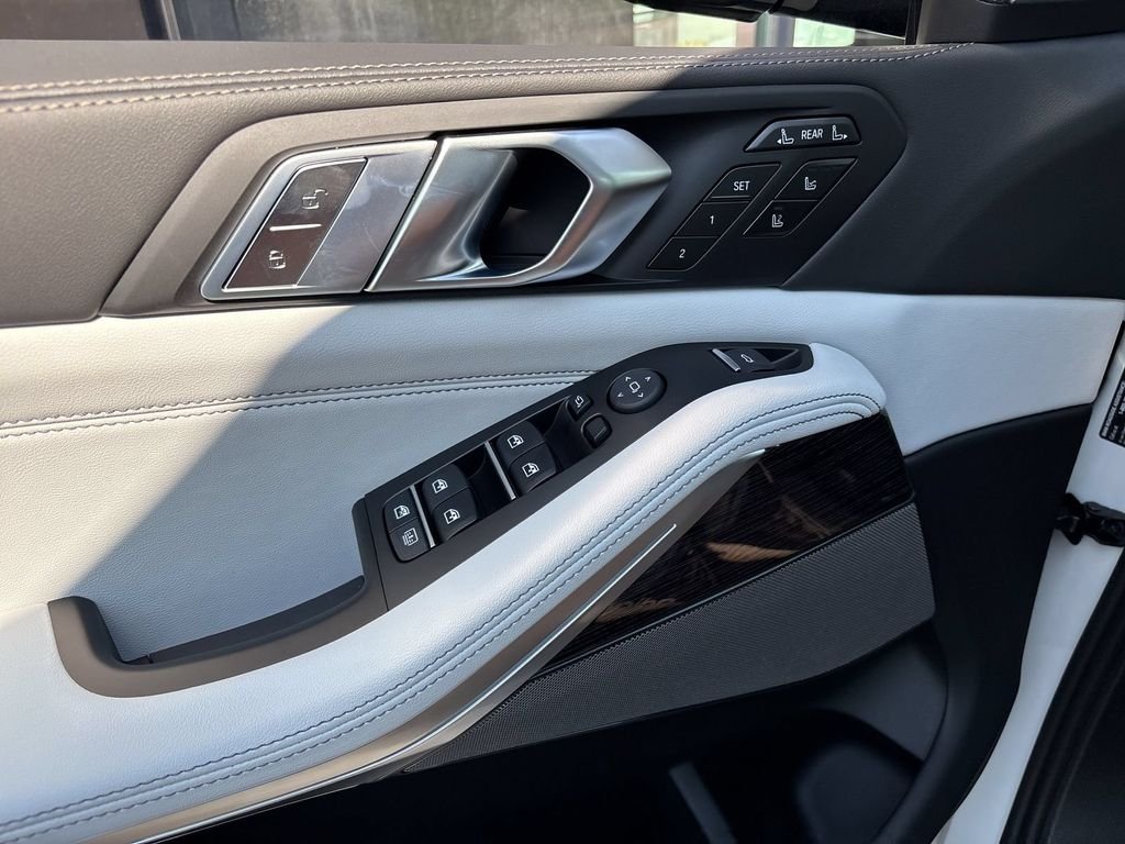 New 2027 Alpine White BMW xDrive40i image 12