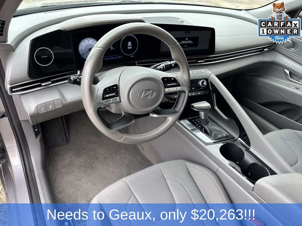 Used 2025 Silver Hyundai SEL Convenience image 39