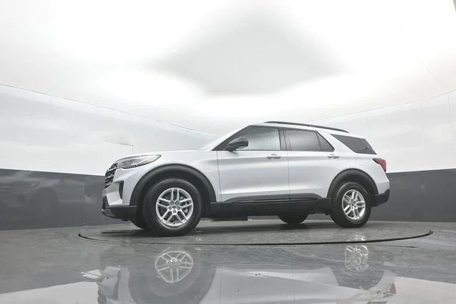 New 2026 Space White Metallic Ford Active image 34