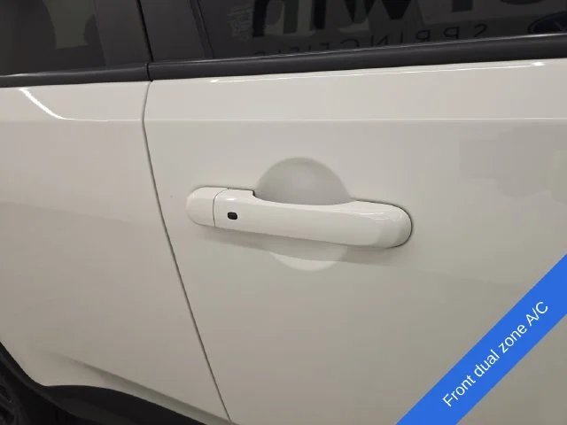 Used 2023 Alpine White Clearcoat Jeep Altitude image 8