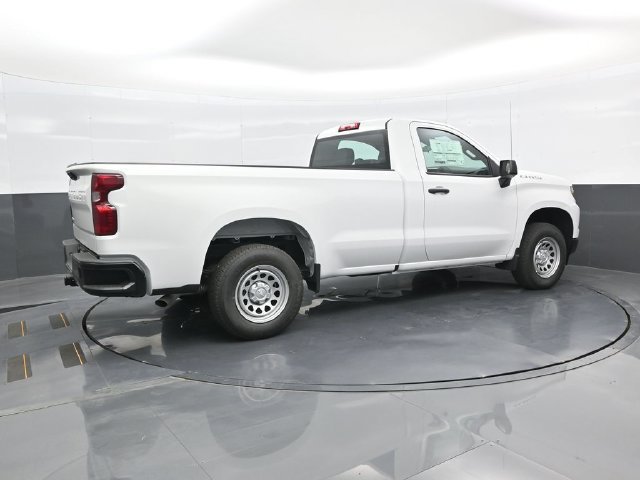 New 2026 Summit White Chevrolet WT image 7