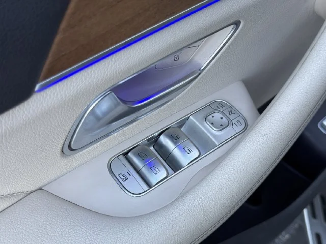 Used 2020 Gray Mercedes-Benz 4MATIC® image 24