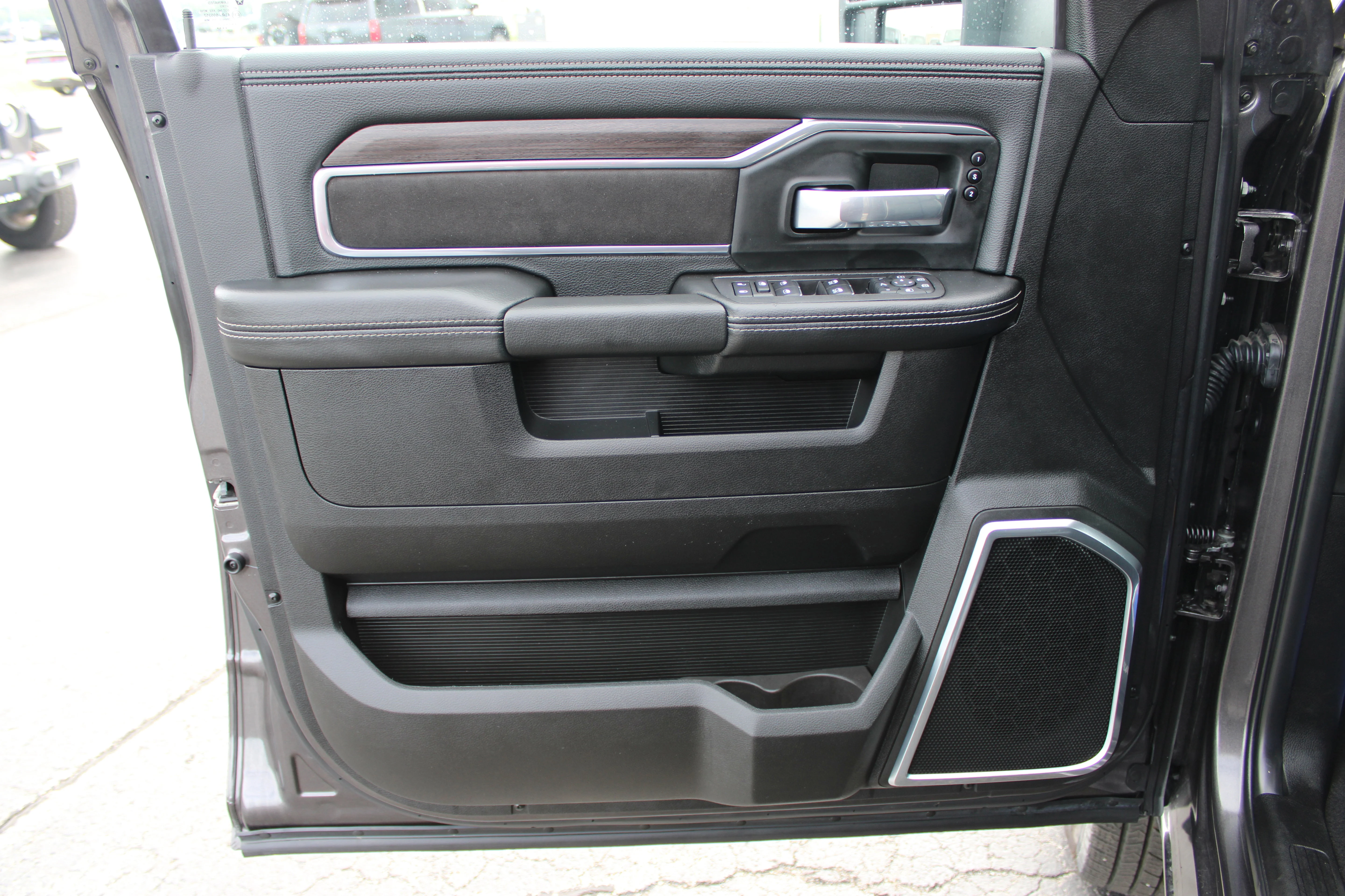 Used 2025 Granite Crystal Metallic Clearcoat Ram Laramie image 19