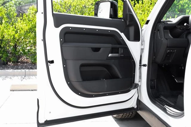 2025 Land Rover Defender V8 - Photo 54