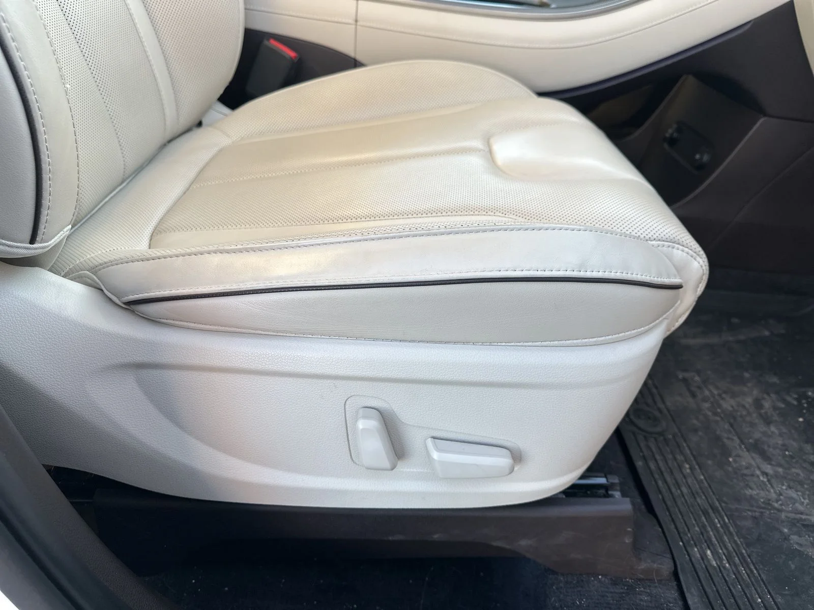 Used 2021 White Hyundai Calligraphy image 38