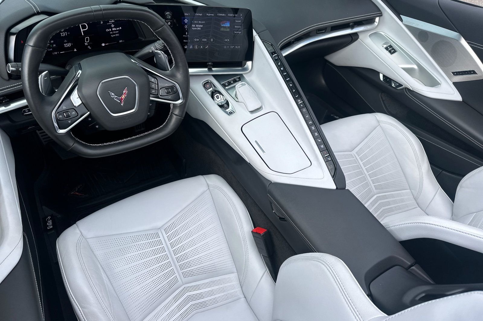 Used 2022 White Chevrolet Stingray image 14