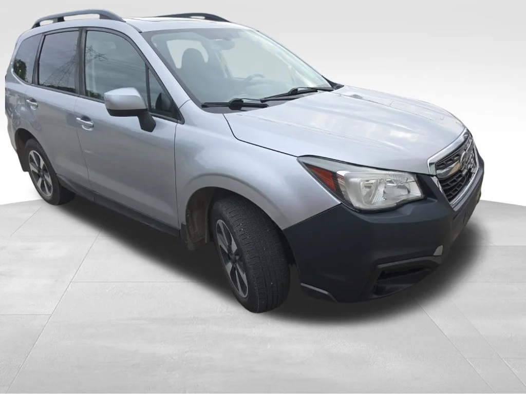 Used 2017 Silver Subaru 2.5i Premium image 2