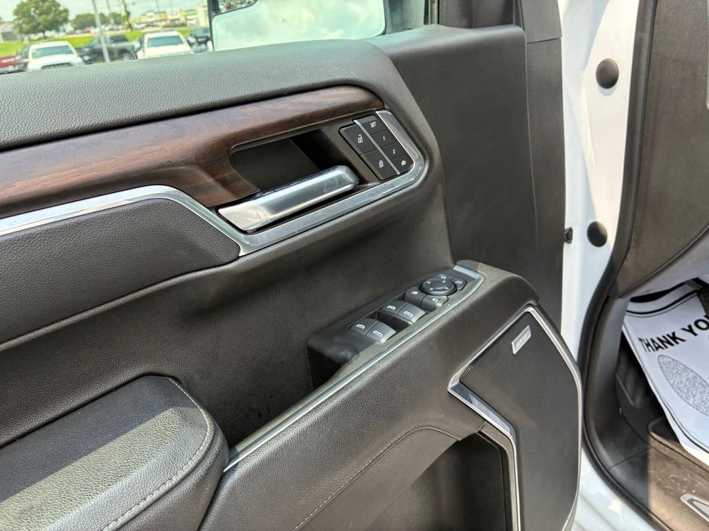 Used 2023 White GMC SLT image 9