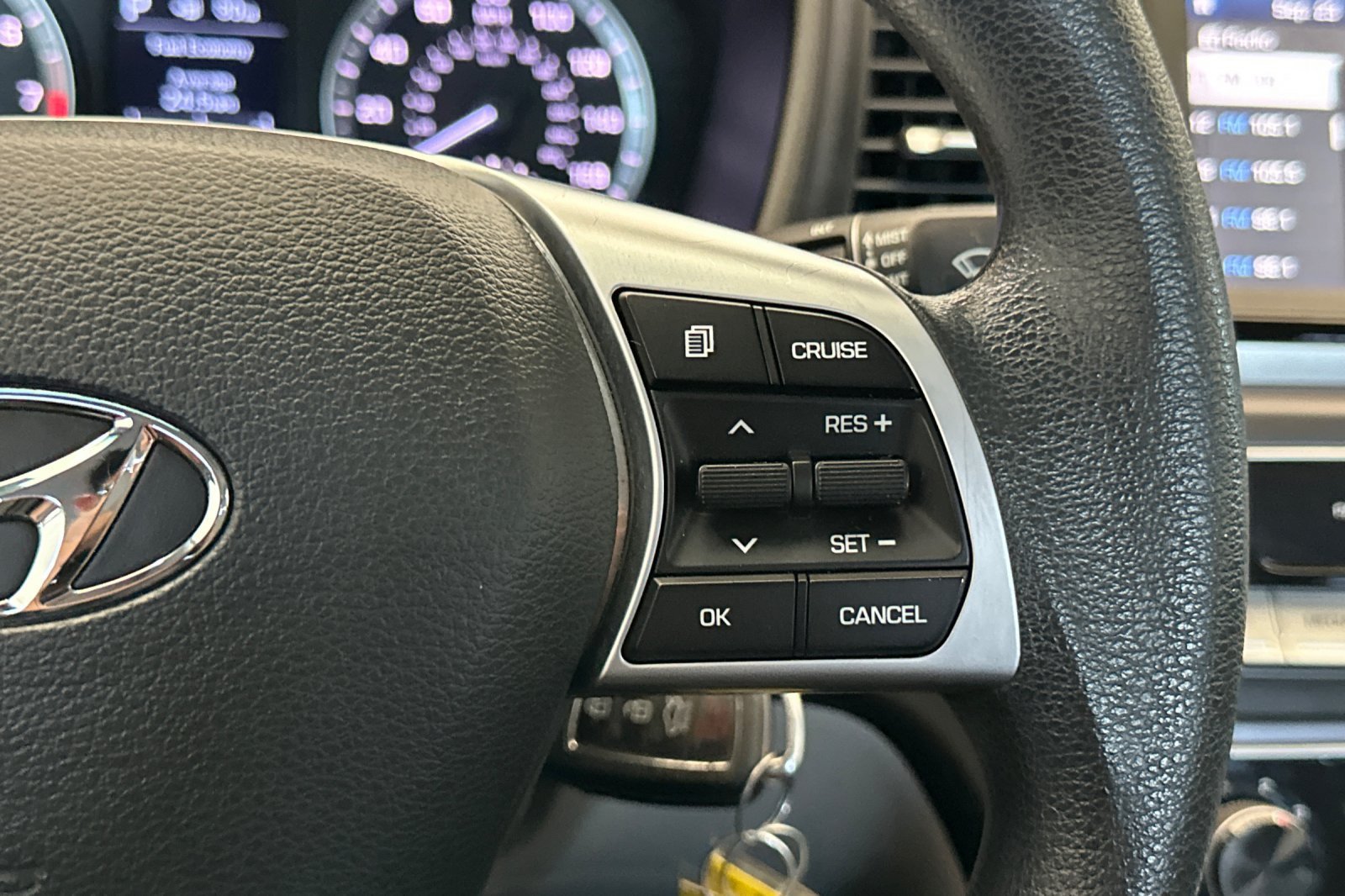 Used 2018 Silver Hyundai SE image 25