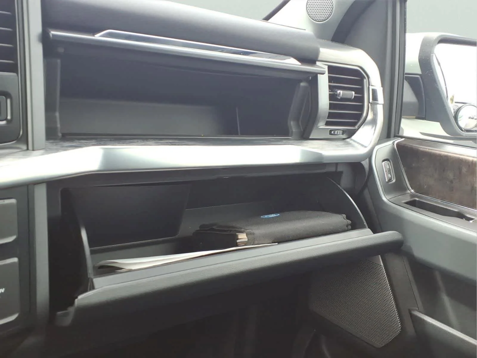 Used 2021 Oxford White Ford LARIAT image 26