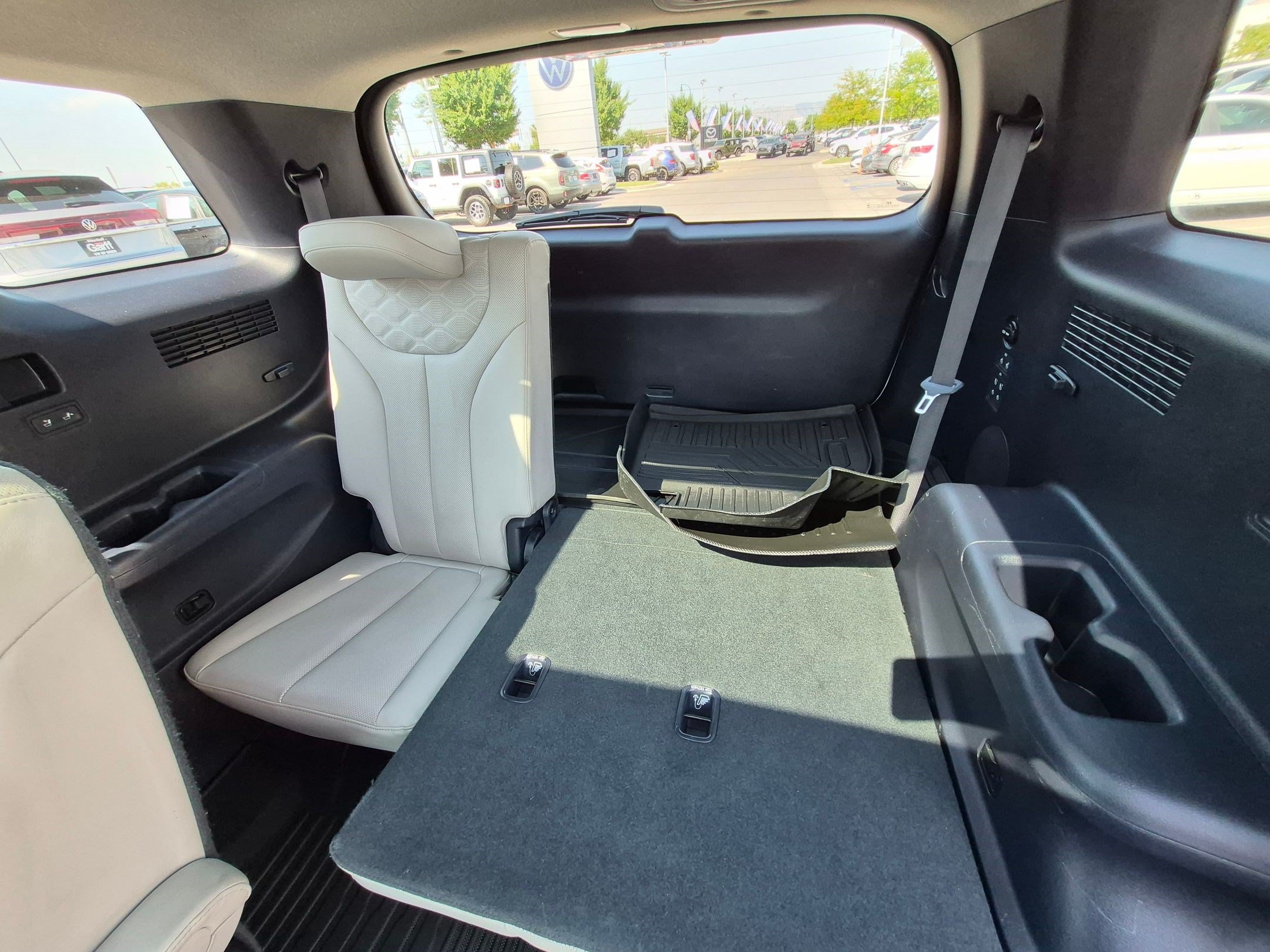 Used 2022 Hyper White Hyundai Limited image 29