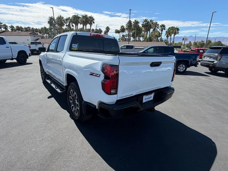 Used 2025 Summit White Chevrolet Z71 image 5