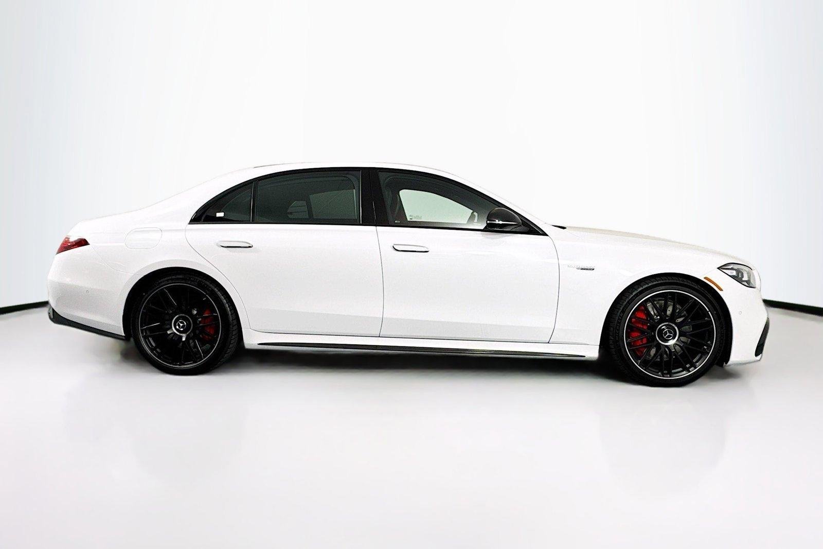 New 2025 Manufaktur Moonlight White Metallic Mercedes-Benz AMG® S 63 E image 4