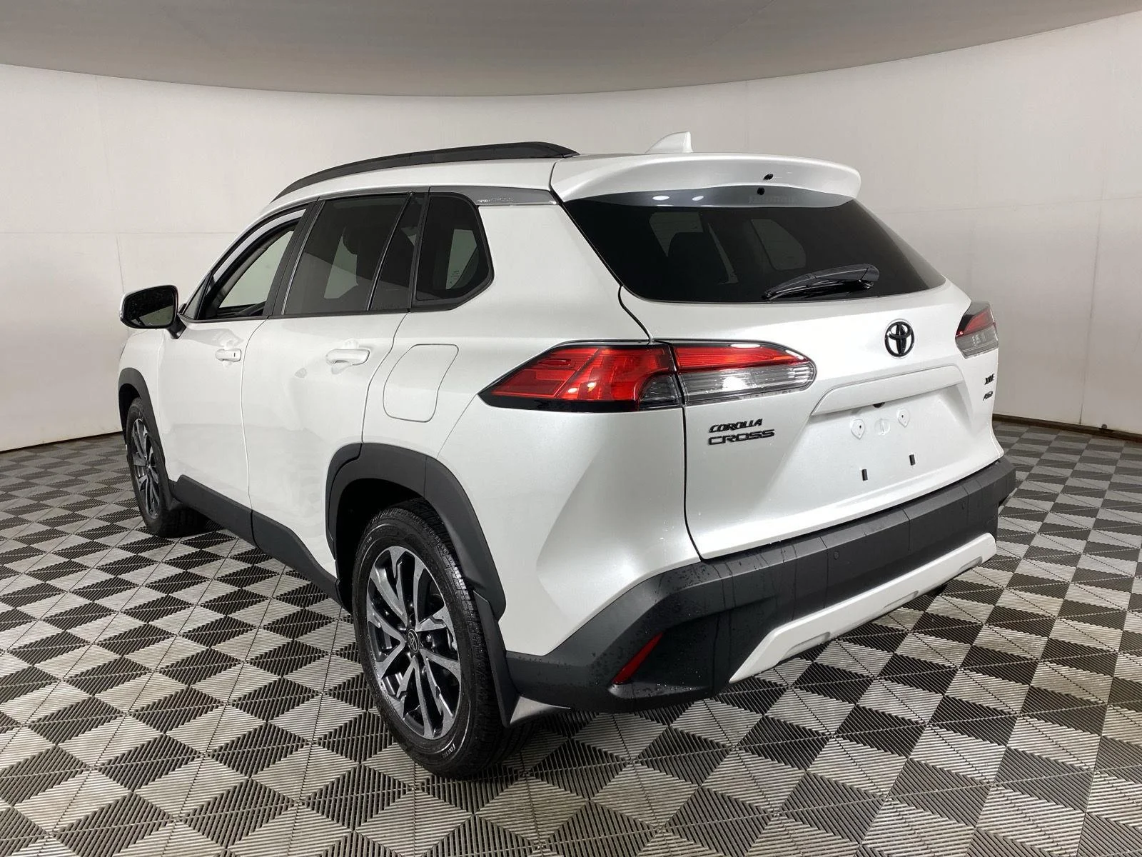 Used 2024 Wh Toyota XLE image 5