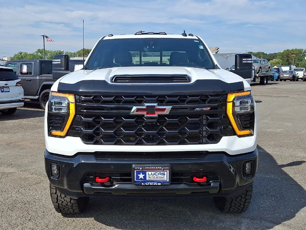 Used 2025 White Chevrolet ZR2 image 4