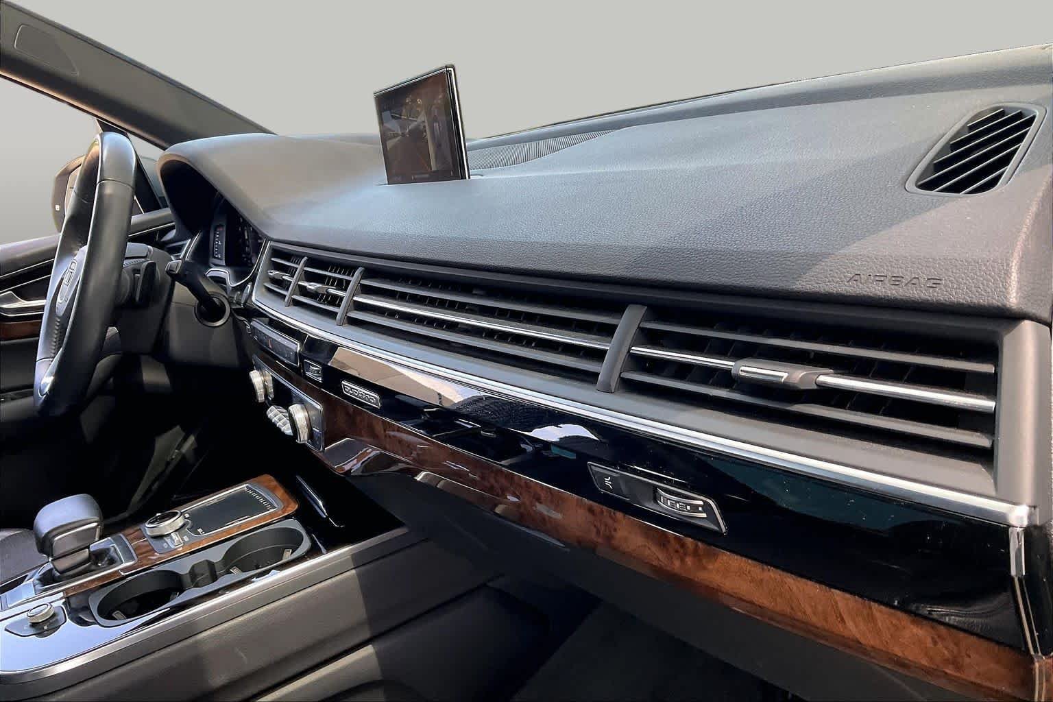 Used 2018 Florett Silver Metallic Audi Premium Plus image 19