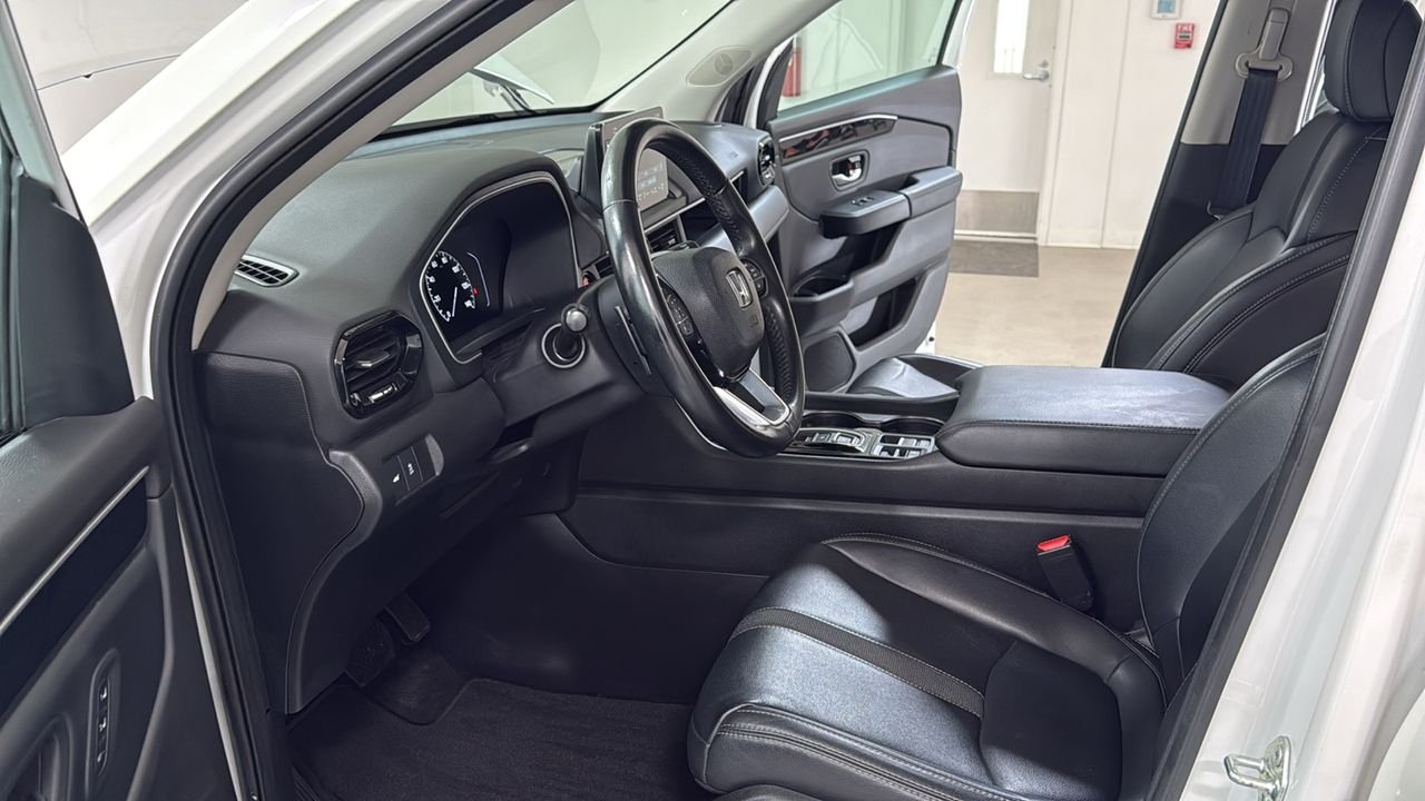 Used 2023 White Honda EX-L image 12