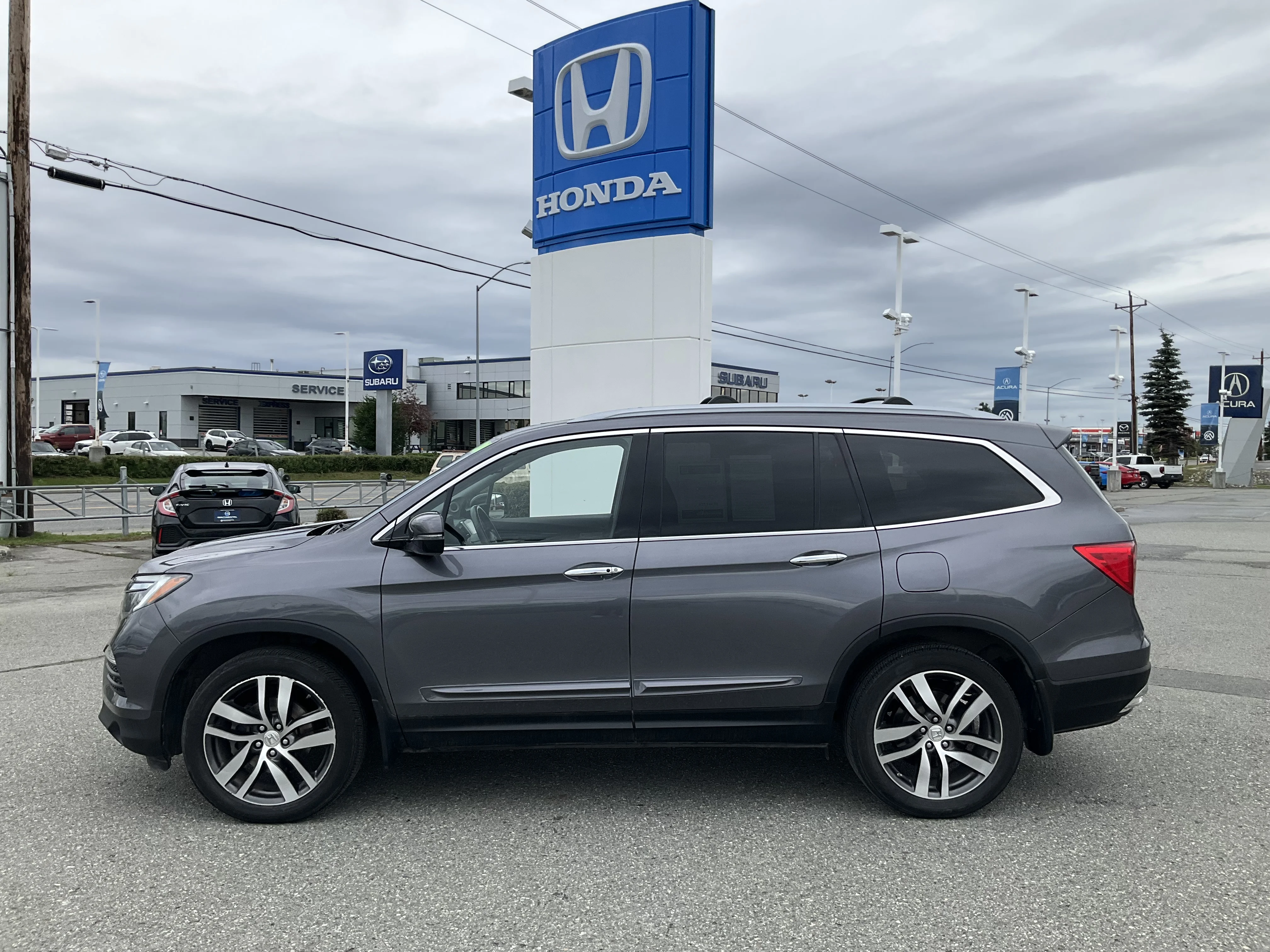 Used 2016 Grey Honda Touring image 3