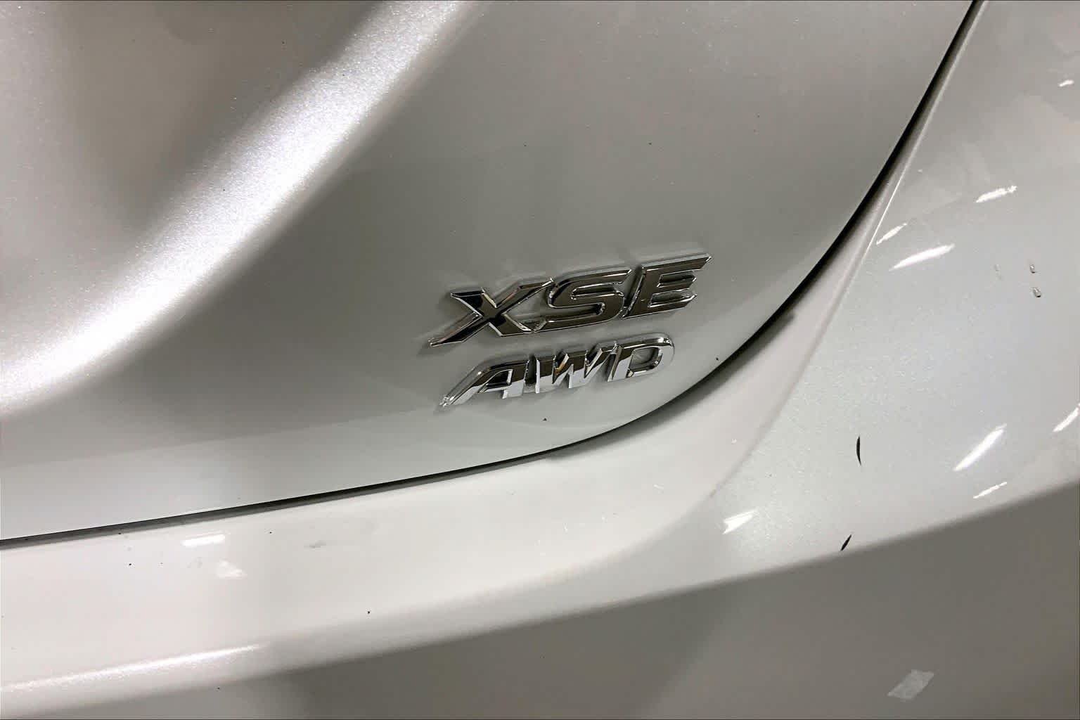 Used 2021 Wind Chill Pearl Toyota XSE image 10