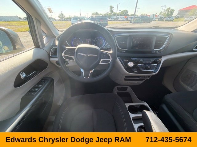 Used 2023 Black Chrysler LX image 21