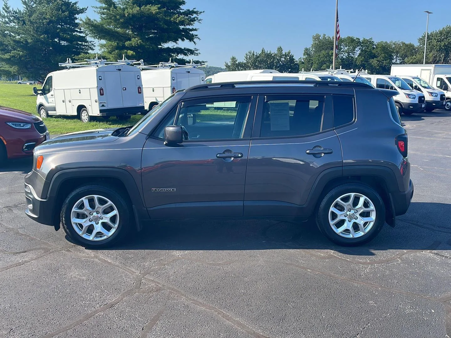 Used 2016 Granite Crystal Metallic Clearcoat Jeep Latitude image 2