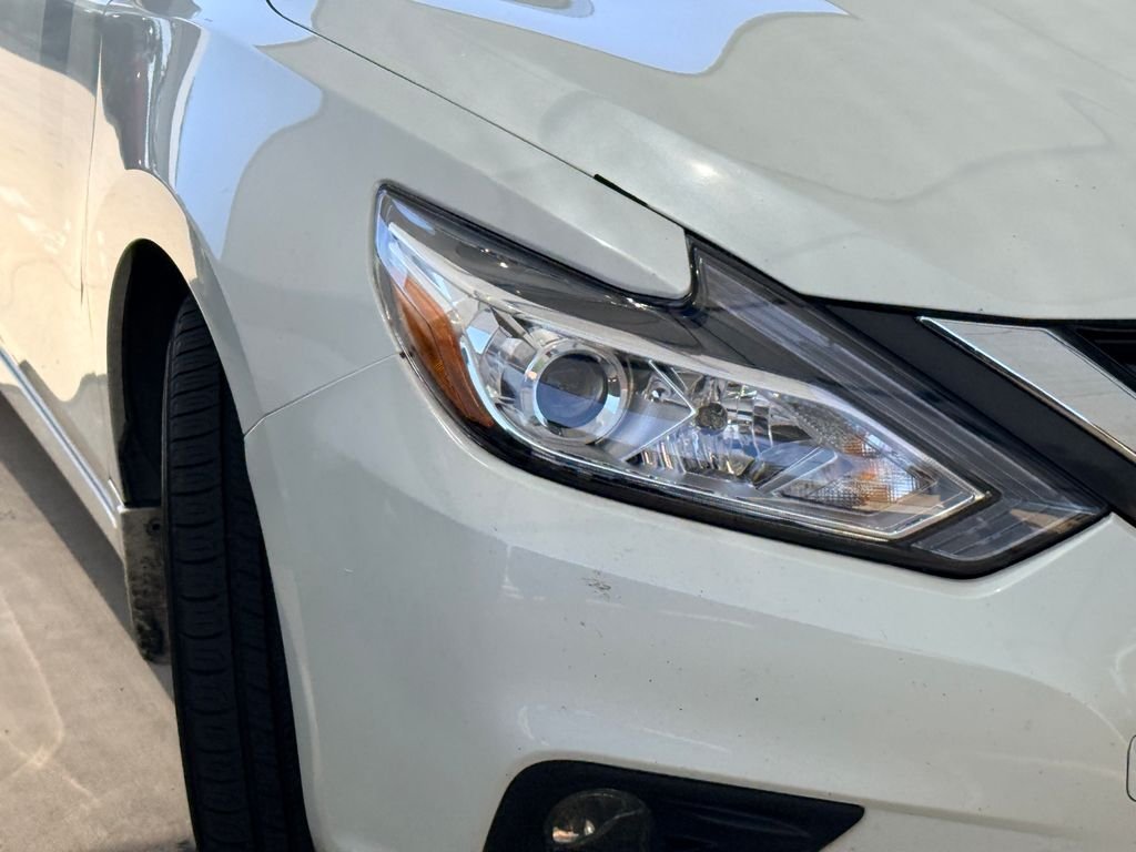 Used 2016 Pearl White Nissan 2.5 SL image 3